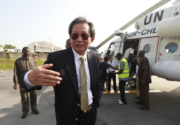 Panel de l`Ua, 2000 Casques bleus supplémentaires - Y.J.  Choi en tournée de sensibilisation